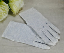 Load image into Gallery viewer, Off White Short Bridal Lace Gloves