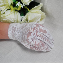 Load image into Gallery viewer, Off White Short Bridal Lace Gloves