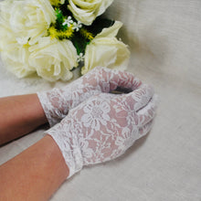 Load image into Gallery viewer, Off White Short Bridal Lace Gloves