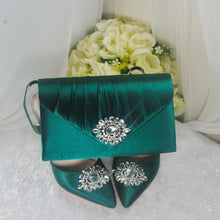Load image into Gallery viewer, Beautiful Crystal Shoe Clips and Matching Bag