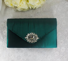 Load image into Gallery viewer, Beautiful Crystal Shoe Clips and Matching Bag