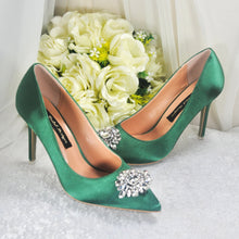 Load image into Gallery viewer, Bridal Pointed Court Shoes with Crystal Shoe Clip