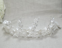 Load image into Gallery viewer, Porcelain Clay Flowers Tiara