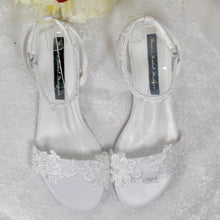 Load image into Gallery viewer, Floral Lace Flat Sandals