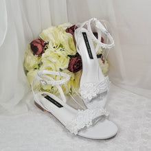 Load image into Gallery viewer, Floral Lace Flat Sandals
