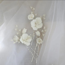 Load image into Gallery viewer, Ceramic Flower Hairpins 3pcs