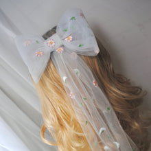 Load image into Gallery viewer, Daisy Bow