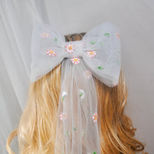 Load image into Gallery viewer, Daisy Bow