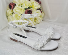 Load image into Gallery viewer, Floral Lace Flat Sandals