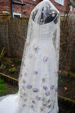Load image into Gallery viewer, Lotus Flower Veil