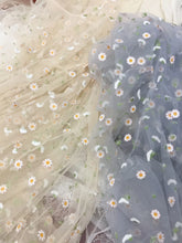 Load image into Gallery viewer, Daisy Bow