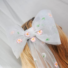 Load image into Gallery viewer, Daisy Bow