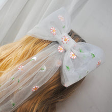 Load image into Gallery viewer, Daisy Bow