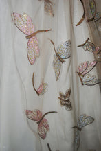 Load image into Gallery viewer, Dragonfly Cathedral Length Veil