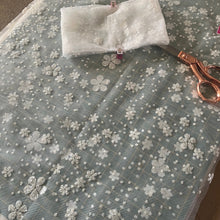 Load image into Gallery viewer, Sparkling Floral Embroidered Bridal Bow Veil