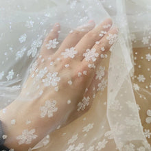 Load image into Gallery viewer, Sparkling Floral Embroidered Bridal Bow Veil