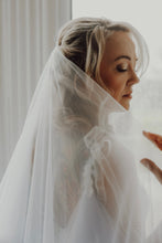 Load image into Gallery viewer, Ruffle edge wedding veil in soft tulle with comb for the bride, 2 Tier