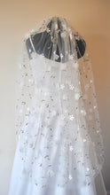 Load image into Gallery viewer, 3D Ivory or White Flower Embroidered Floral Bridal Veil