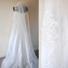 Load image into Gallery viewer, Lace Edge Pearl Veil