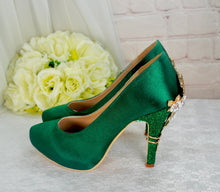 Load image into Gallery viewer, Cherry Blossom -  Emerald Green Round Toe