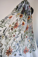 Load image into Gallery viewer, Autumn Flower Floral Veil, Beautiful Wedding Veil with Autumnal Embroidery