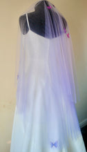 Load image into Gallery viewer, Pastel Lilac Purple Bridal Veil with 3D Butterflies, 2-tier Wedding Veil with Silk Butterfly
