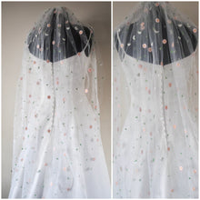 Load image into Gallery viewer, Daisy Flower Floral Veil, Beautiful Wedding Veil with Small Delicate Embroidered Flowers