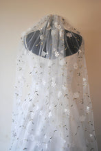 Load image into Gallery viewer, 3D Ivory or White Flower Embroidered Floral Bridal Veil