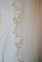 Load image into Gallery viewer, Rose Embroidered Lace Edge Bridal Veil, Fingertip Length White Ivory Wedding Veils with Comb, Accessories for Bride