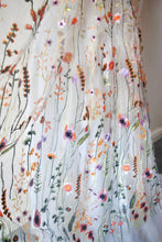 Load image into Gallery viewer, Beautiful white wedding veil bright embroidered flowers