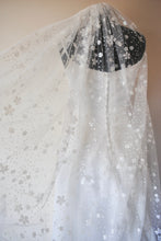 Load image into Gallery viewer, Beautiful white wedding veil sparkling embroidered flowers