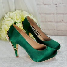 Load image into Gallery viewer, Cherry Blossom -  Emerald Green Round Toe
