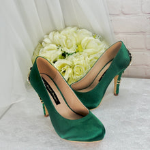 Load image into Gallery viewer, Cherry Blossom -  Emerald Green Round Toe