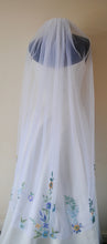 Load image into Gallery viewer, Floral Embroidered Edge Bridal Veil