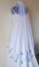Load image into Gallery viewer, Floral Embroidered Edge Bridal Veil