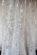 Load image into Gallery viewer, White Meadow Flower