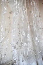 Load image into Gallery viewer, White Meadow Flower