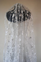 Load image into Gallery viewer, White Meadow Flower