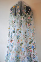 Load image into Gallery viewer, White Bridal Veil with Embroidered Flowers and attached comb