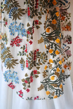 Load image into Gallery viewer, Embroidered Flower Floral Veil, Beautiful Wedding Veil with Embroidery