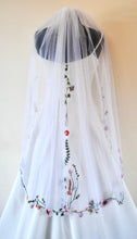 Load image into Gallery viewer, Floral Embroidered Edge Bridal Veil,
