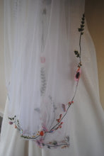 Load image into Gallery viewer, Floral Embroidered Edge Bridal Veil,