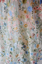 Load image into Gallery viewer, White Bridal Veil with Embroidered Flowers and attached comb