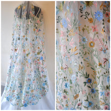 Load image into Gallery viewer, White Bridal Veil with Embroidered Flowers and attached comb