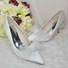 Load image into Gallery viewer, Wedding Shoe Clips, White Bow Clip Bridal Shoe, White Bows Handmade Clips For Bride. Custom Colour Structured Wedding Shoe Bows