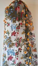 Load image into Gallery viewer, Embroidered Flower Floral Veil, Beautiful Wedding Veil with Embroidery