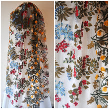 Load image into Gallery viewer, Embroidered Flower Floral Veil, Beautiful Wedding Veil with Embroidery