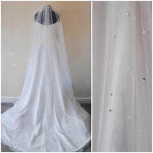Load image into Gallery viewer, Pearl & Rhinestone Veil