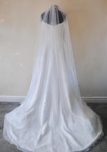 Load image into Gallery viewer, Pearl & Rhinestone Veil