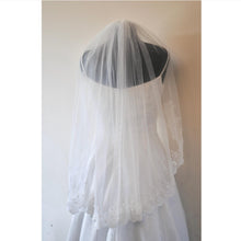 Load image into Gallery viewer, Beautiful White Bridal Veil, White 1 Tier Wedding Veil with Flower Leaf Detailed Edging